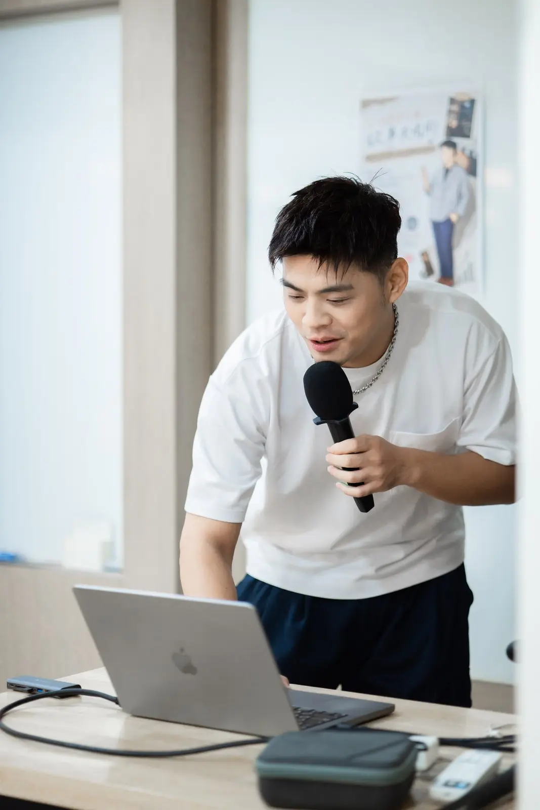 滾滾在課堂上示範短影音引流到私域的操作方式